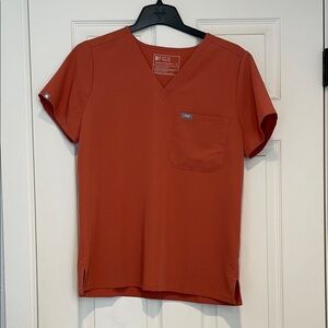 Figs Teracotta one pocket Catarina scrub top (M) and Zamora joggers (P/M)